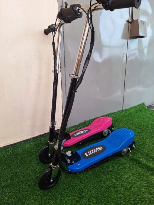Portable e-scooter with LED lights and disc brakes